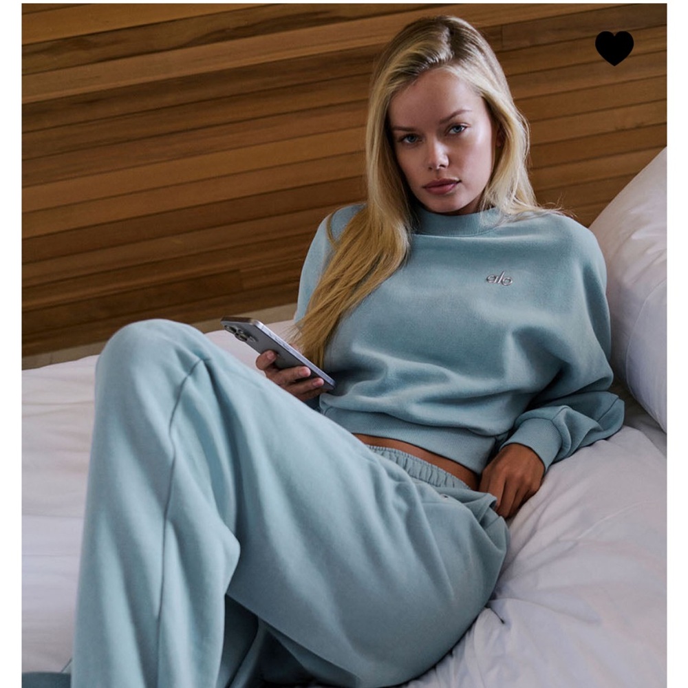 Accolade celestial blue crewneck cropped xs